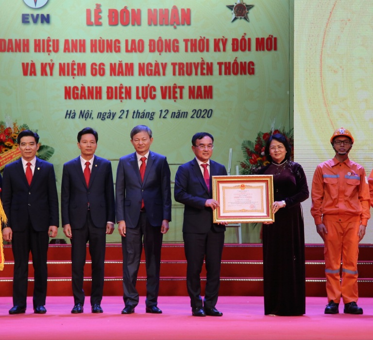 Tập đoàn Điện lực Việt Nam đón nhận Danh hiệu Anh hùng Lao động thời  kỳ đổi mới